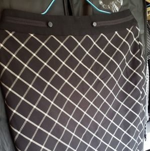 The Limited knee length pencil skirt, size 2, black / white checkered pattern